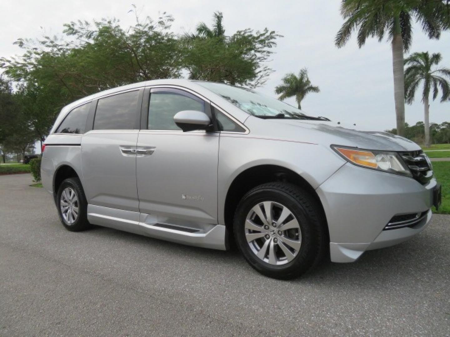 2014 Silver /GRAY Honda Odyssey EX-L (5FNRL5H68EB) with an 3.5L V6 SOHC 24V engine, 6-Speed Automatic transmission, located at 4301 Oak Circle #19, Boca Raton, FL, 33431, (954) 561-2499, 26.388861, -80.084038 - You are looking at Gorgeous Low Mileage 2014 Honda Odyssey EX-L Braunability Freedom Van Handicap Van Wheelchair Van Conversion Van with 25K Original Miles, Power Side Entry Ramp with Kneeling Van Function, Passenger Side Quick Lock System (same as ez lock), Quick Release Front Seats, Tie Down Syste - Photo#9